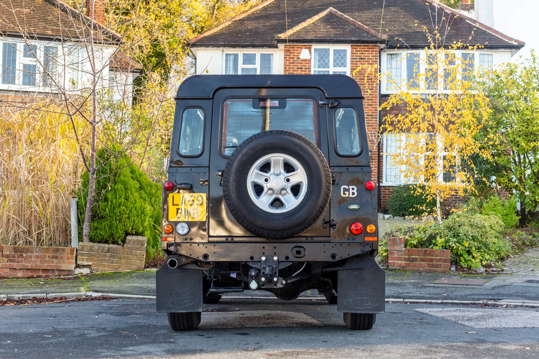 2010 Land Rover Defender 110 - Image 6 of 31