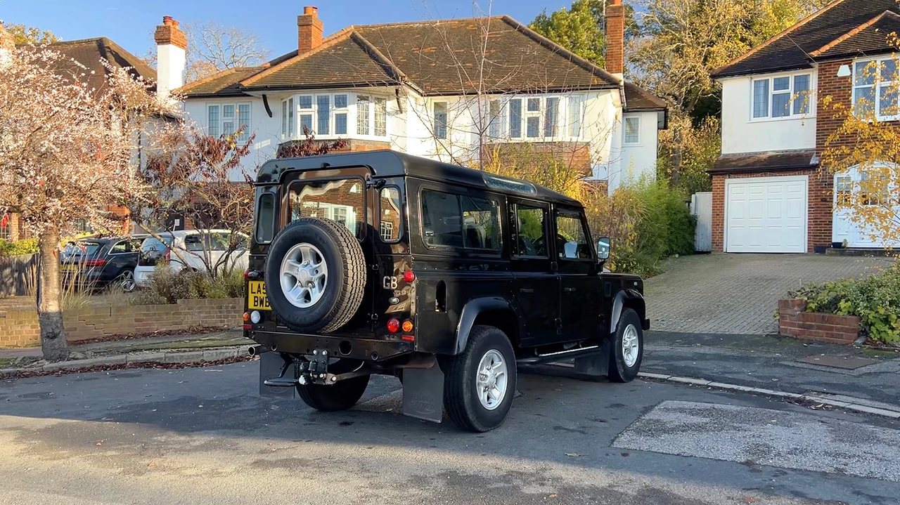 2010 Land Rover Defender 110 - Image 5 of 31