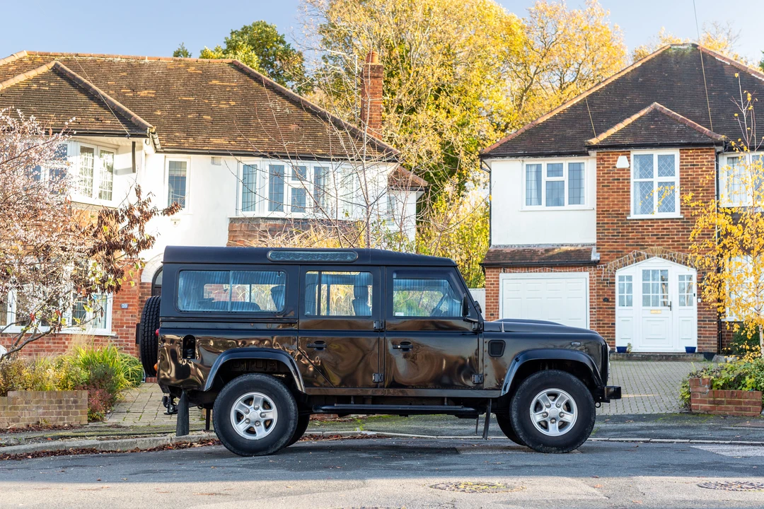 2010 Land Rover Defender 110 - Image 4 of 31