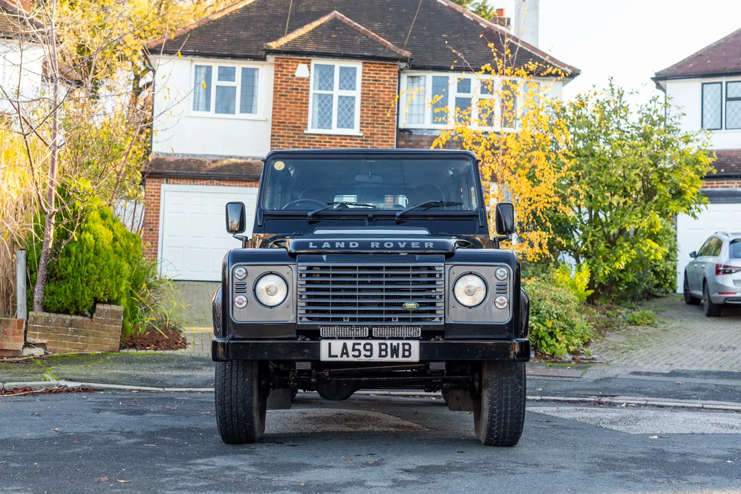 2010 Land Rover Defender 110 - Image 9 of 31