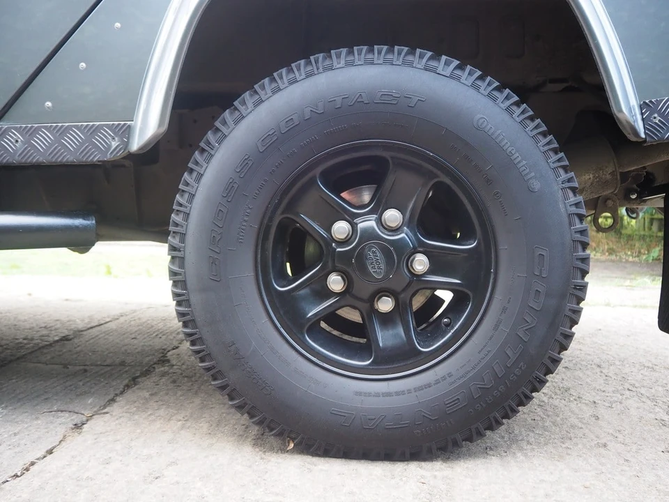 2010 Land Rover Defender 110 - Image 22 of 30