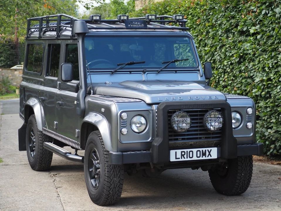 2010 Land Rover Defender 110 - Image 7 of 30
