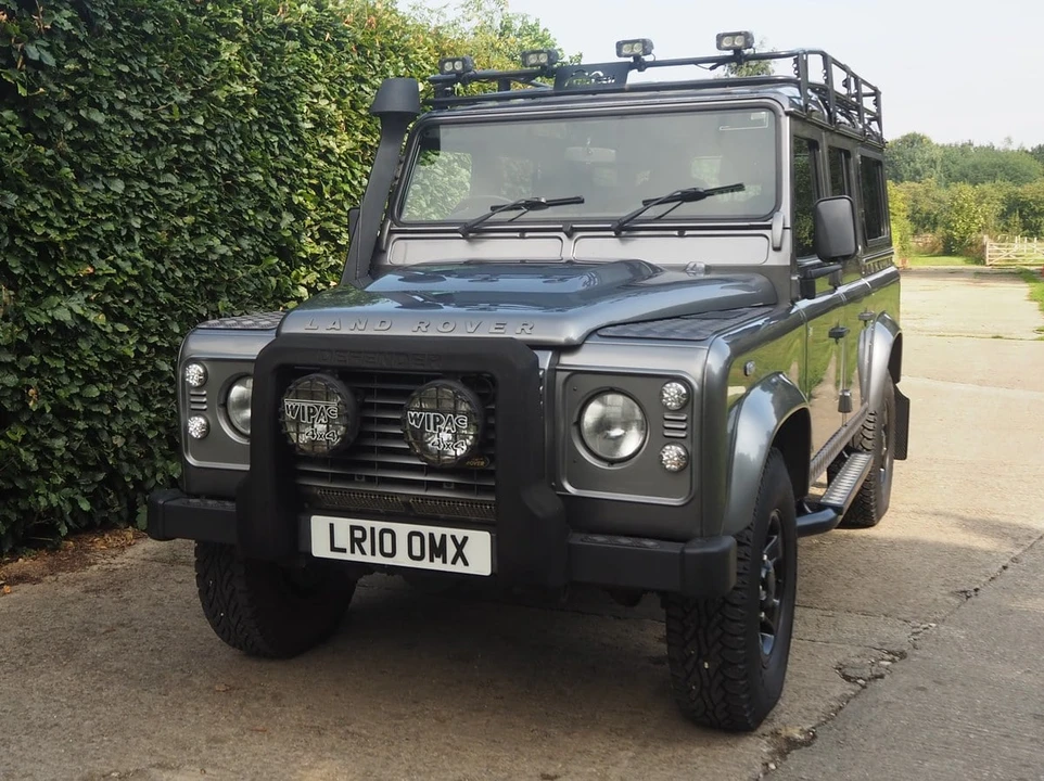 2010 Land Rover Defender 110 - Image 18 of 30