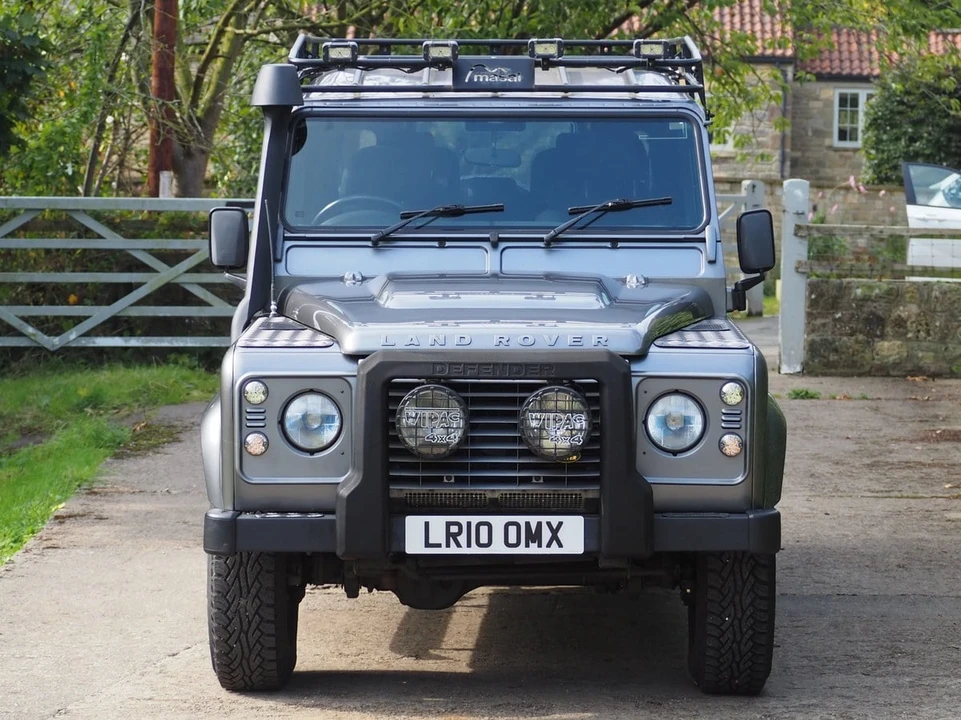 2010 Land Rover Defender 110 - Image 5 of 30