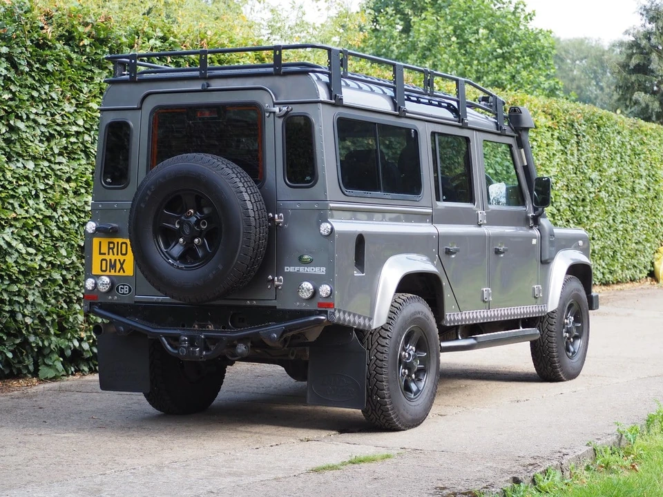 2010 Land Rover Defender 110 - Image 10 of 30