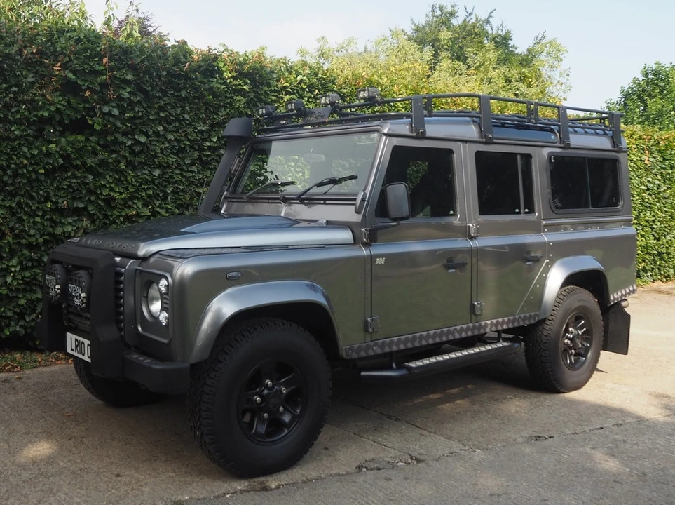 2010 Land Rover Defender 110 - Image 16 of 30