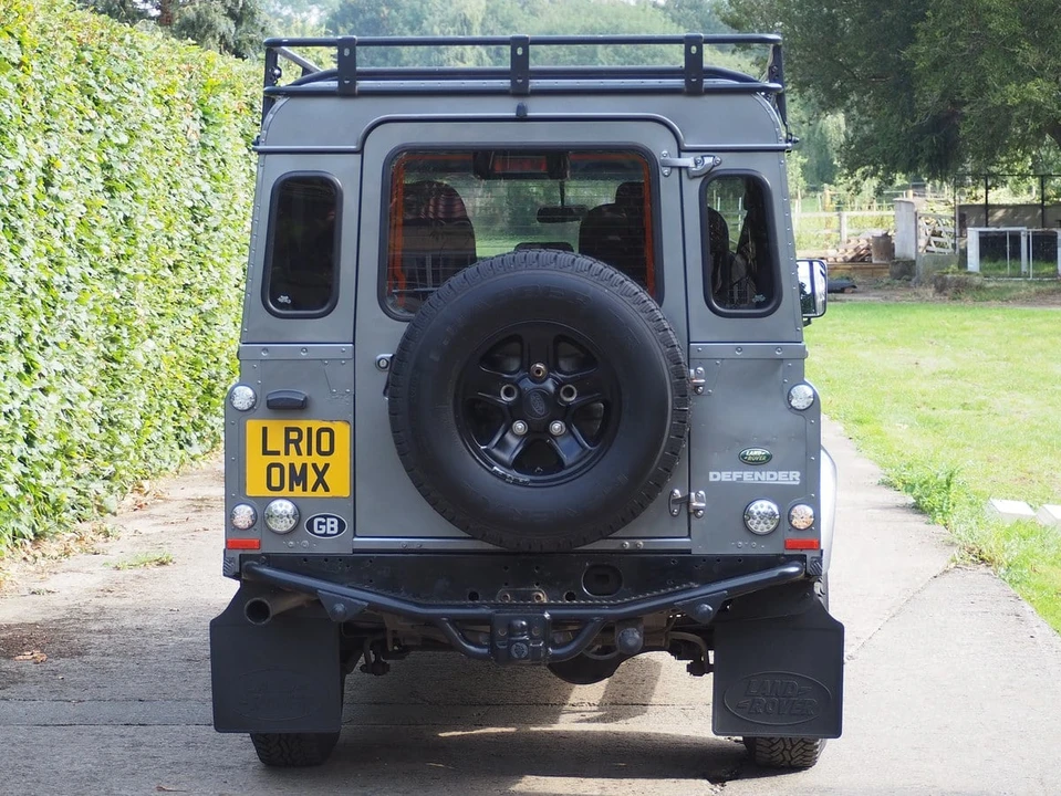 2010 Land Rover Defender 110 - Image 11 of 30