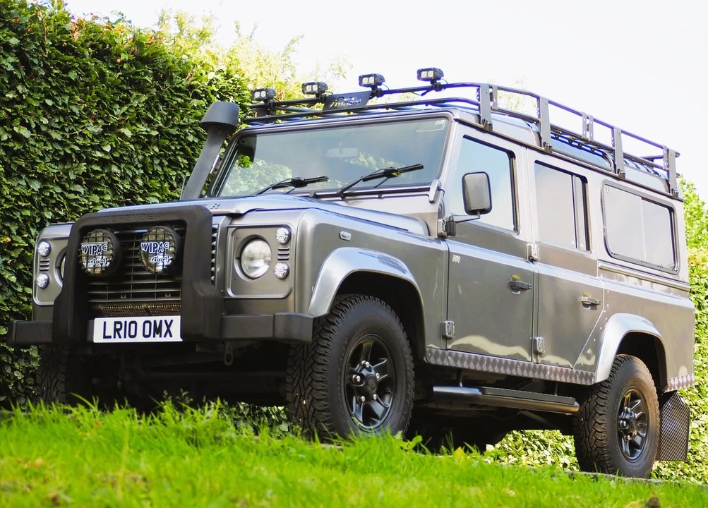 2010 Land Rover Defender 110 - Image 4 of 30