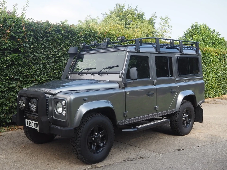 2010 Land Rover Defender 110 - Image 17 of 30