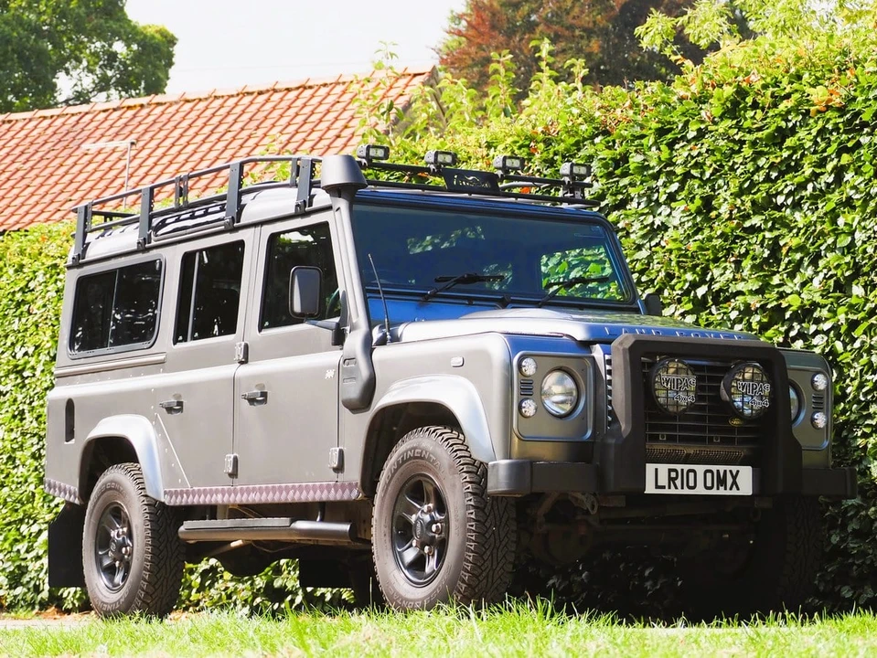 2010 Land Rover Defender 110 - Image 3 of 30