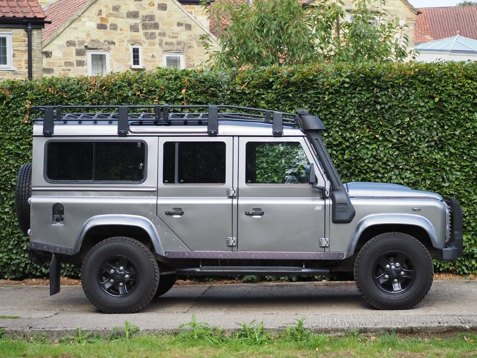 2010 Land Rover Defender 110 - Image 8 of 30