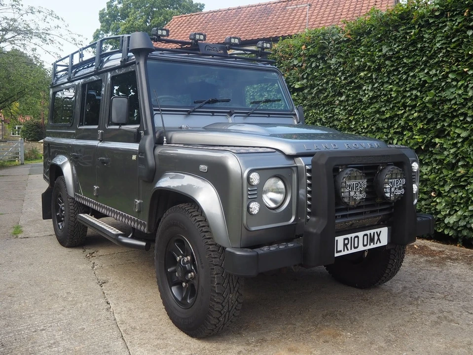 2010 Land Rover Defender 110 - Image 20 of 30
