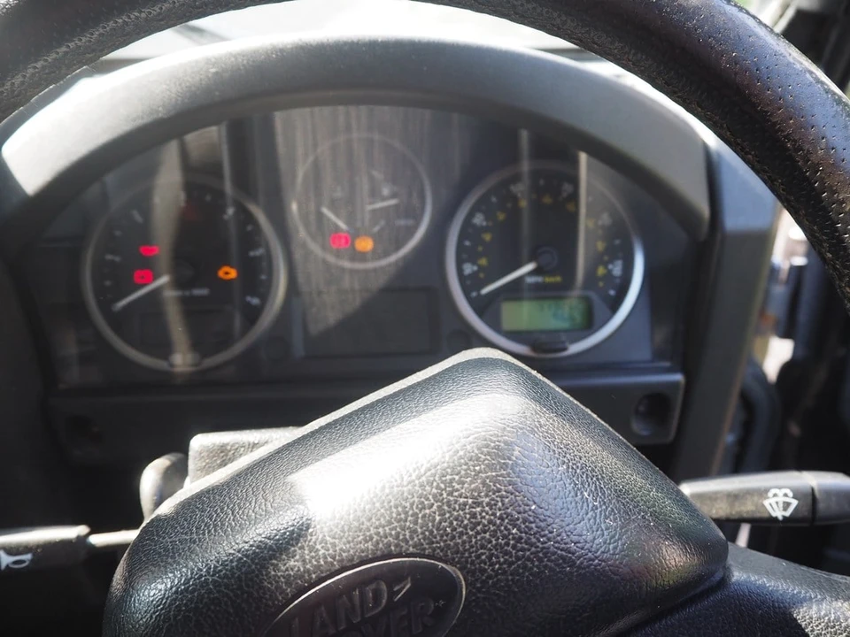 2010 Land Rover Defender 110 - Image 28 of 30