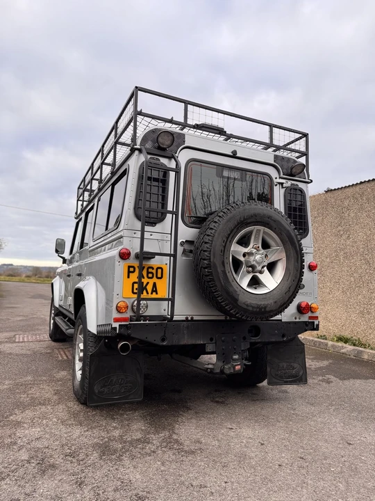 2010 Land Rover Defender 110 - Image 11 of 30