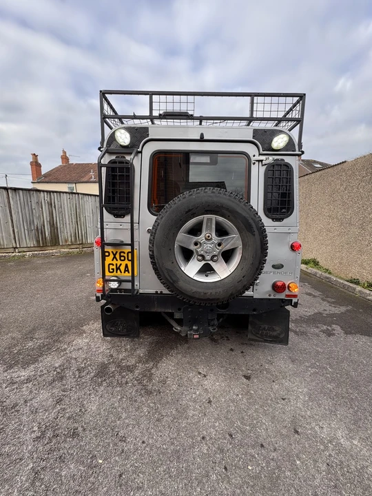 2010 Land Rover Defender 110 - Image 23 of 30