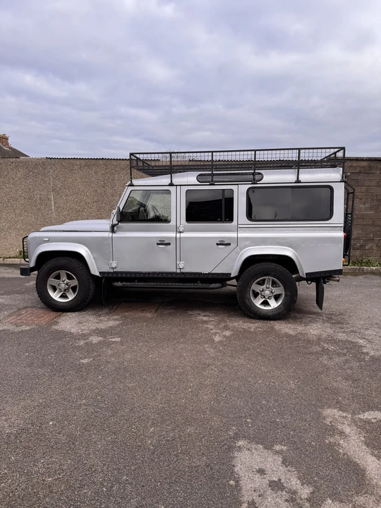 2010 Land Rover Defender 110 - Image 8 of 30