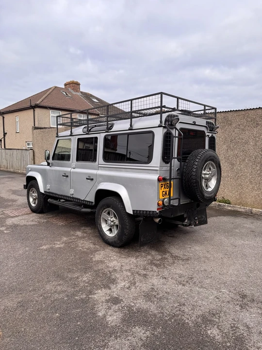 2010 Land Rover Defender 110 - Image 9 of 30