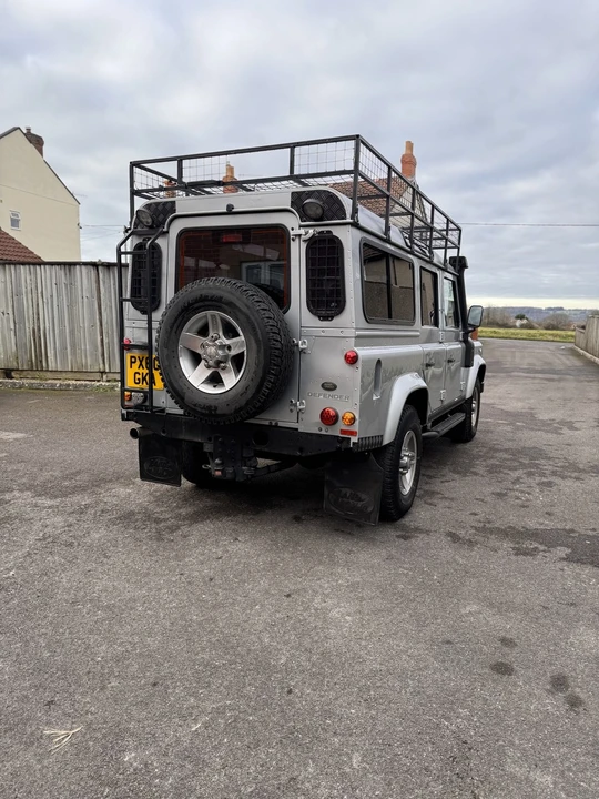 2010 Land Rover Defender 110 - Image 13 of 30