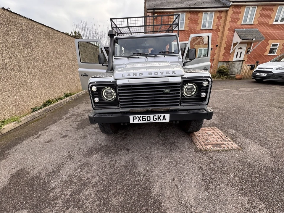 2010 Land Rover Defender 110 - Image 22 of 30