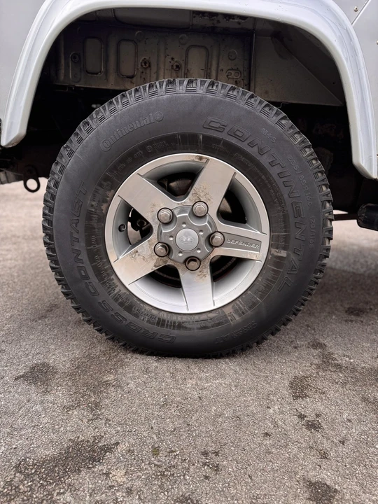 2010 Land Rover Defender 110 - Image 25 of 30