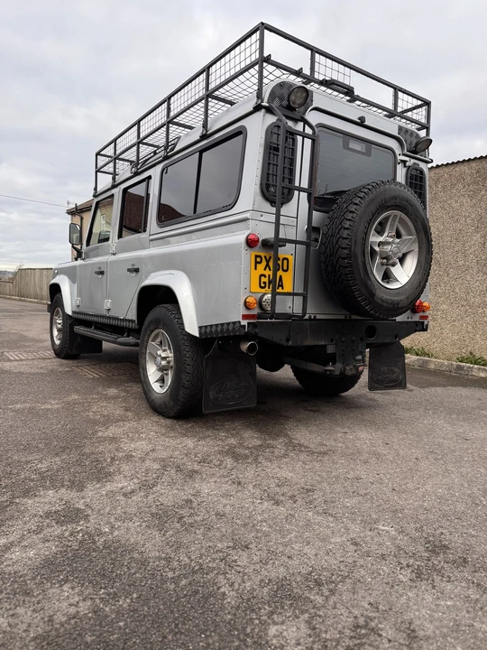 2010 Land Rover Defender 110 - Image 10 of 30