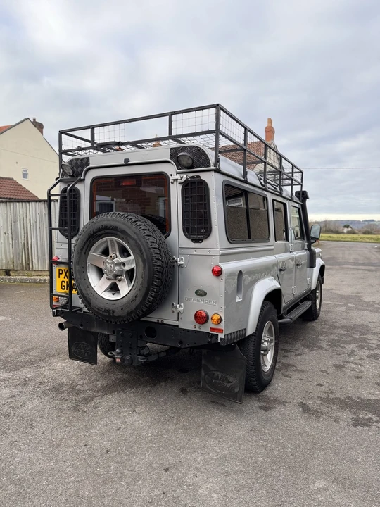 2010 Land Rover Defender 110 - Image 14 of 30