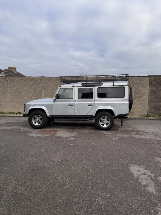 2010 Land Rover Defender 110 - Image 24 of 30