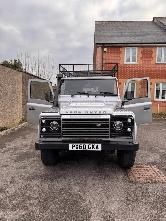 2010 Land Rover Defender 110 - Image 18 of 30