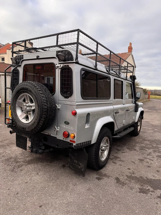 2010 Land Rover Defender 110 - Image 16 of 30
