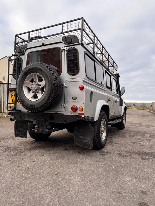 2010 Land Rover Defender 110 - Image 15 of 30