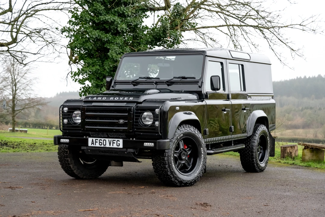 2010 Land Rover Defender 110 - Image 4 of 31