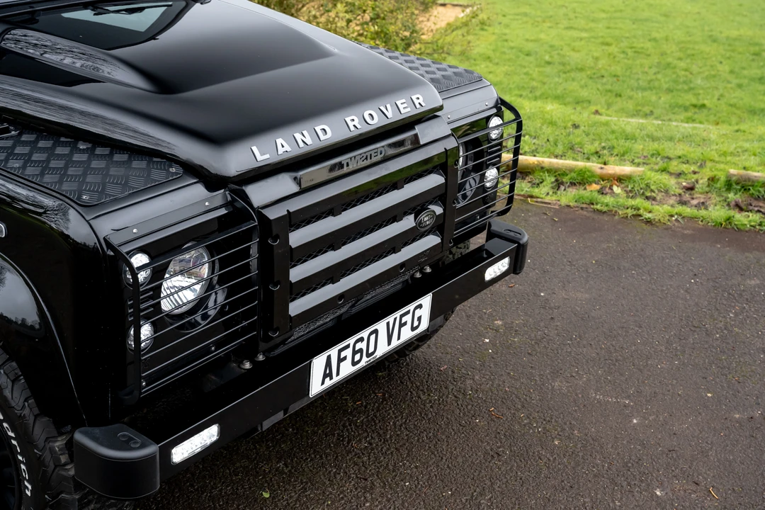 2010 Land Rover Defender 110 - Image 13 of 31