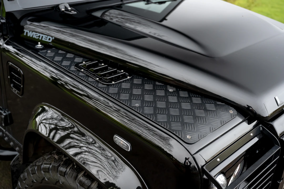 2010 Land Rover Defender 110 - Image 27 of 31