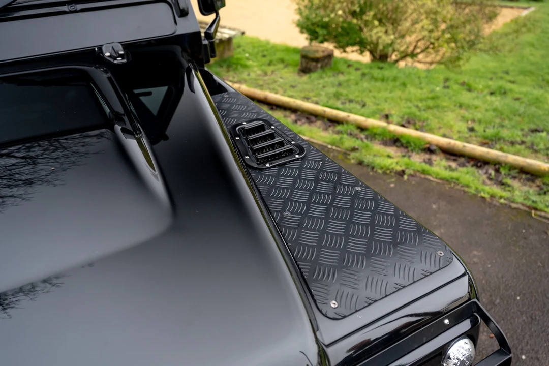 2010 Land Rover Defender 110 - Image 28 of 31