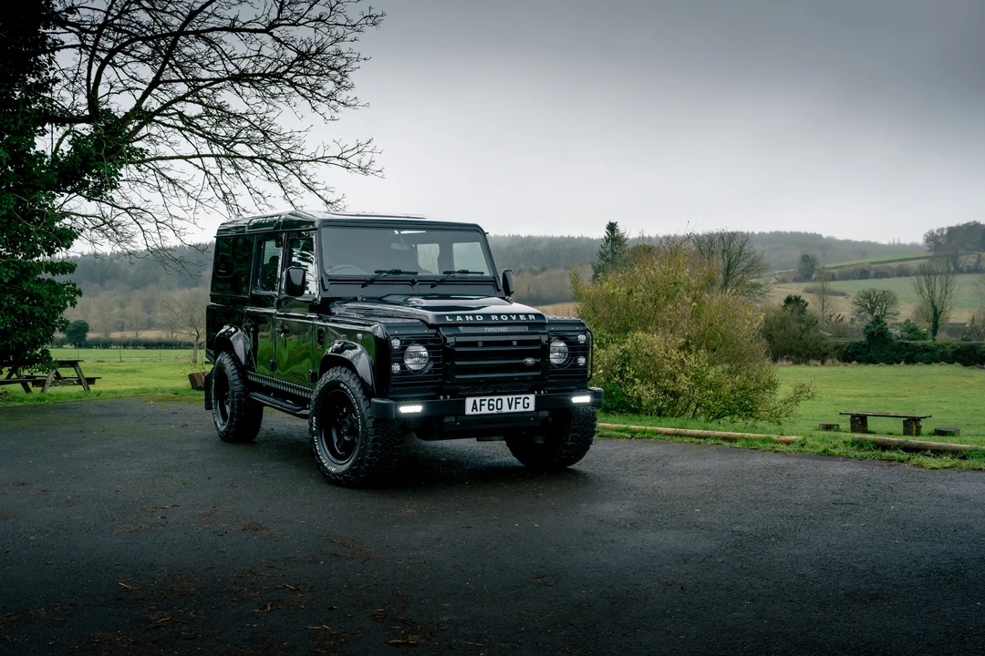 2010 Land Rover Defender 110 - Image 11 of 31