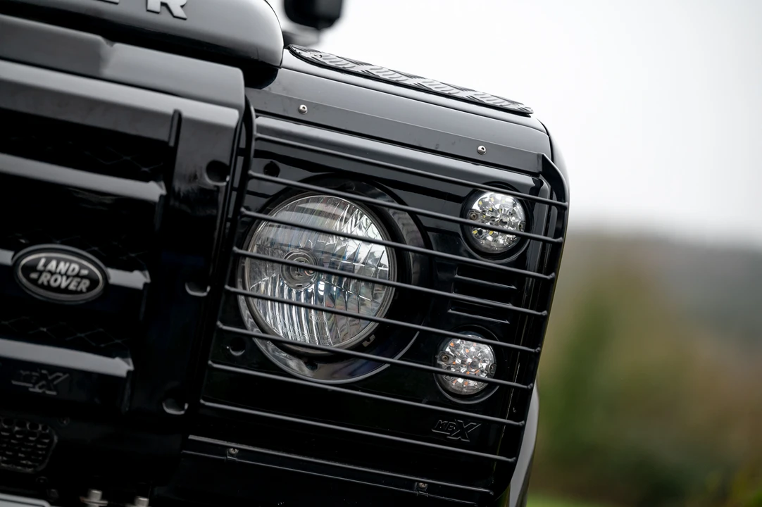 2010 Land Rover Defender 110 - Image 15 of 31