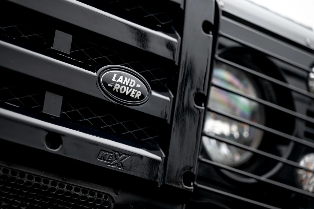 2010 Land Rover Defender 110 - Image 17 of 31
