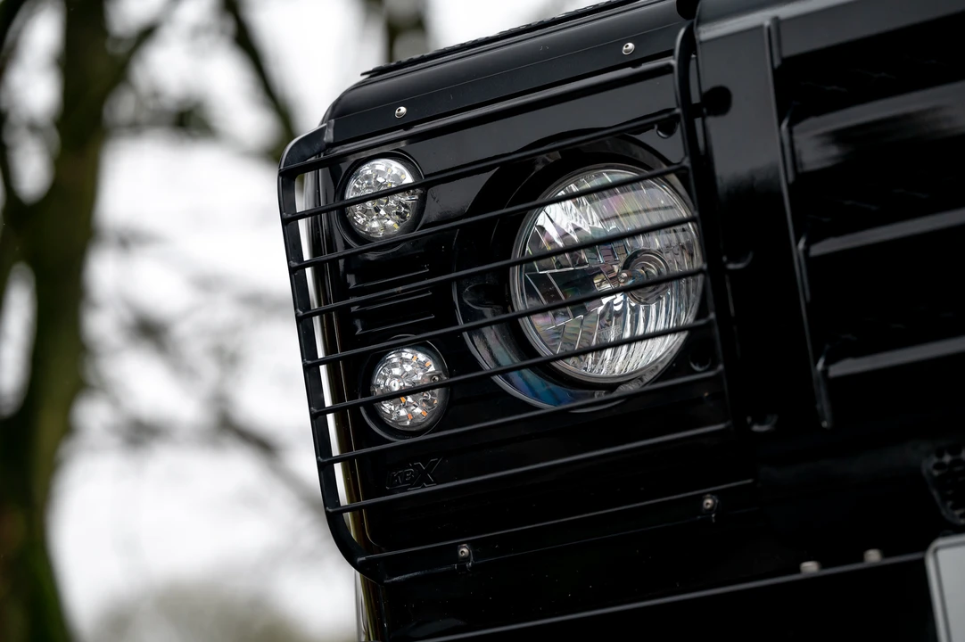 2010 Land Rover Defender 110 - Image 18 of 31