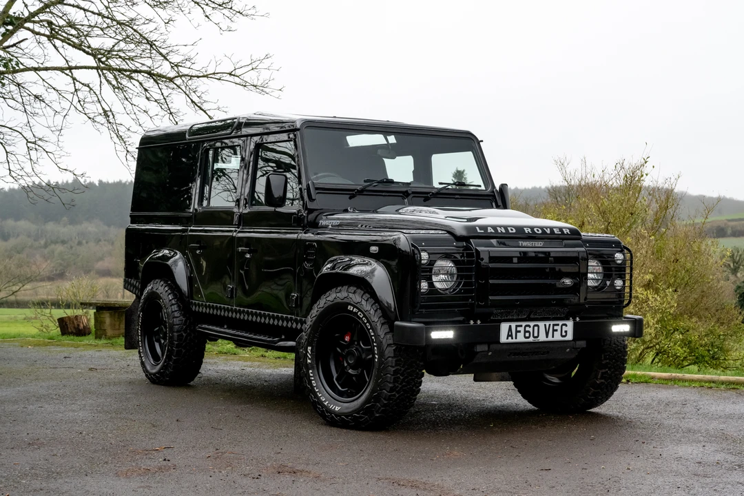 2010 Land Rover Defender 110 - Image 10 of 31