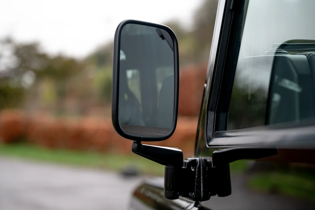 2010 Land Rover Defender 110 - Image 25 of 31