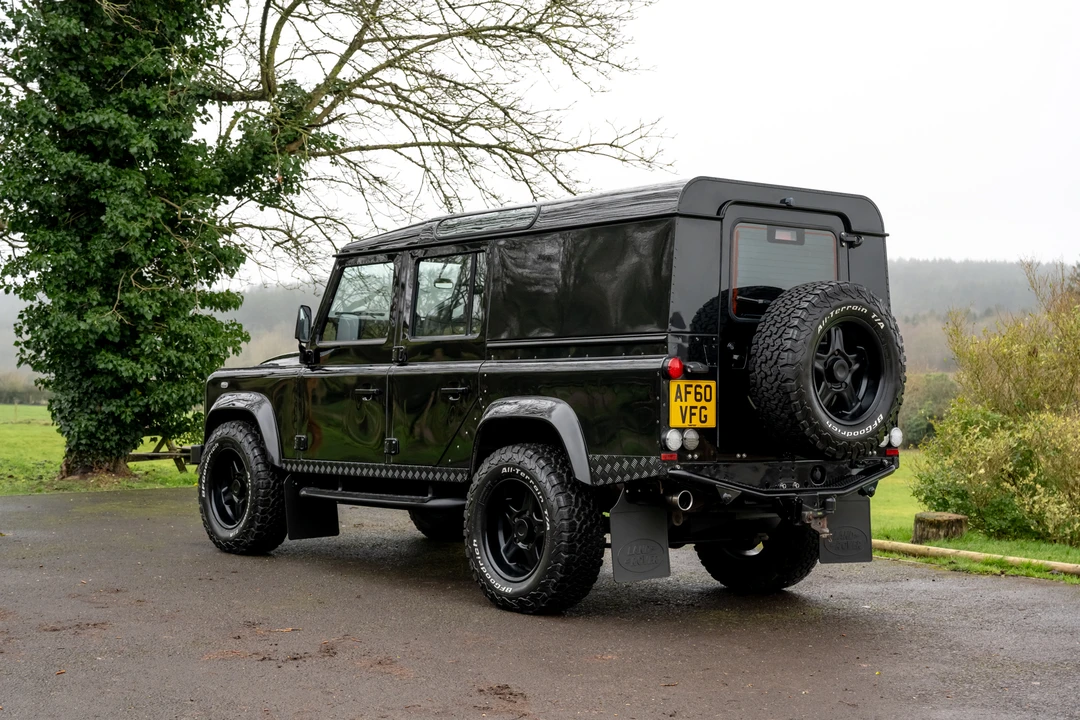 2010 Land Rover Defender 110 - Image 6 of 31