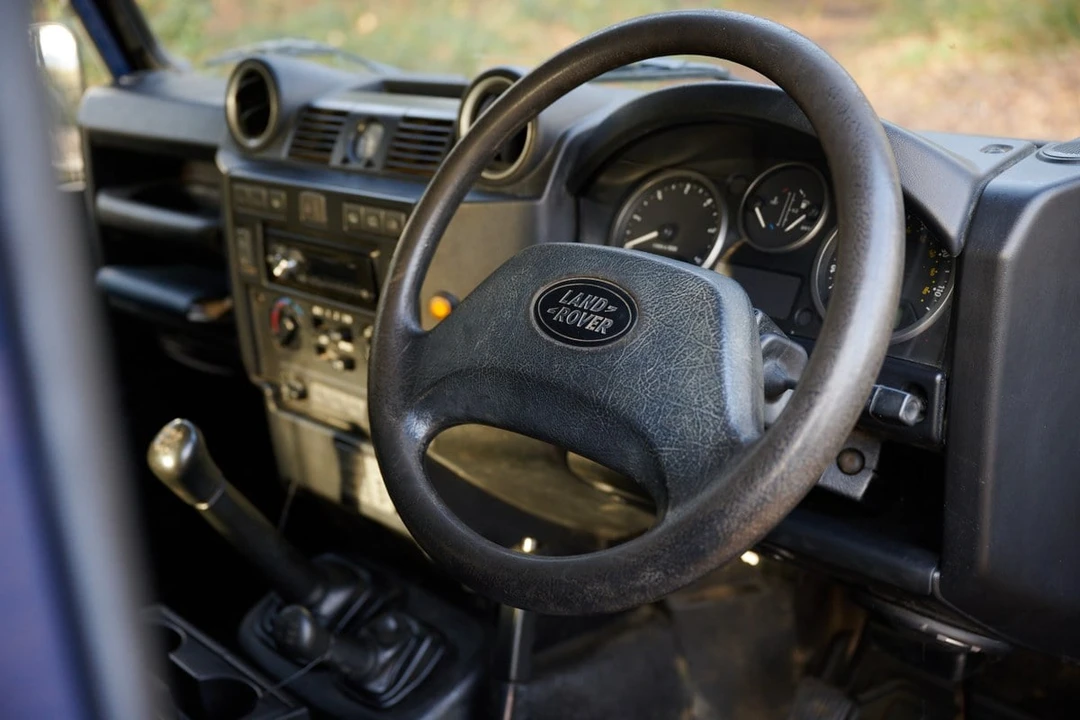 2010 Land Rover Defender 90 - Image 27 of 30