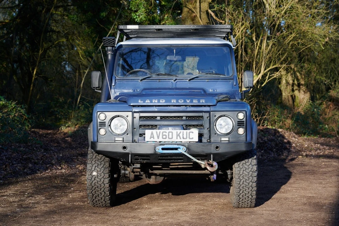 2010 Land Rover Defender 90 - Image 6 of 30