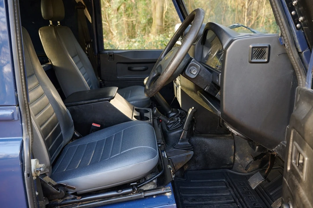 2010 Land Rover Defender 90 - Image 24 of 30