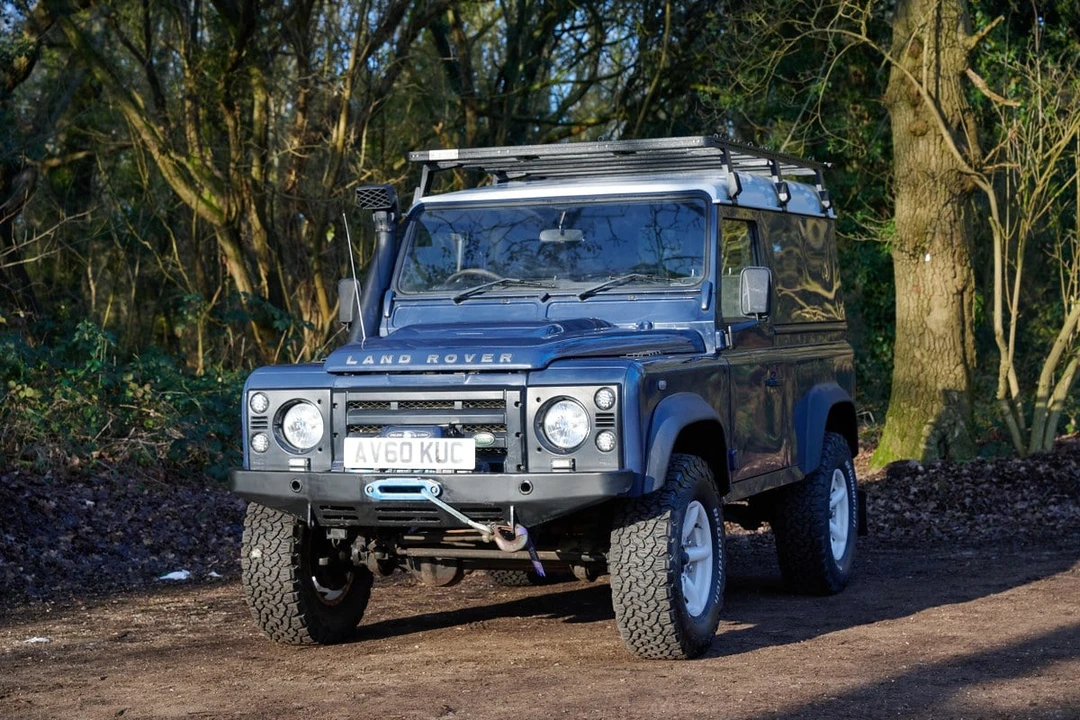 2010 Land Rover Defender 90 - Image 10 of 30