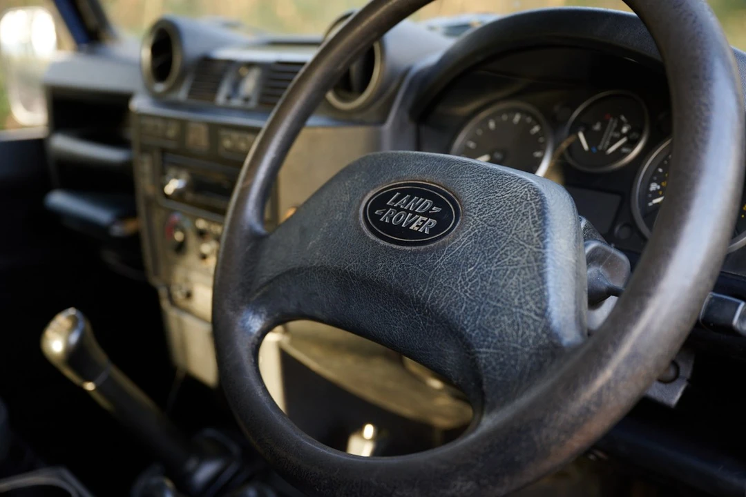 2010 Land Rover Defender 90 - Image 26 of 30