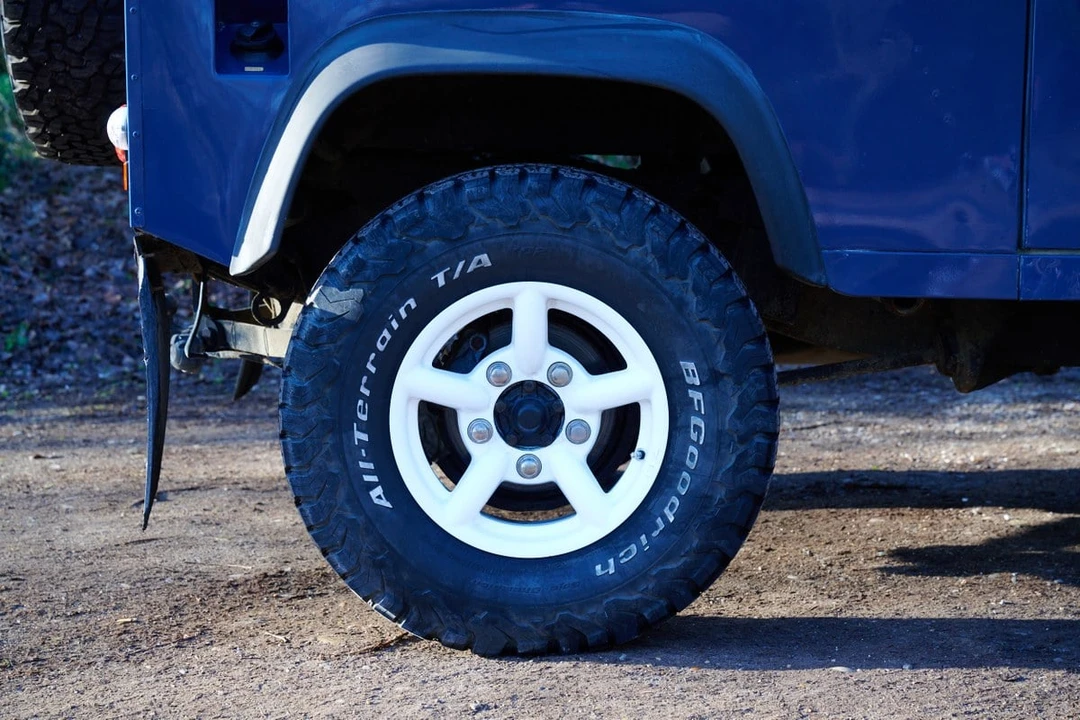 2010 Land Rover Defender 90 - Image 18 of 30