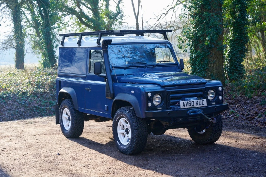 2010 Land Rover Defender 90 - Image 12 of 30