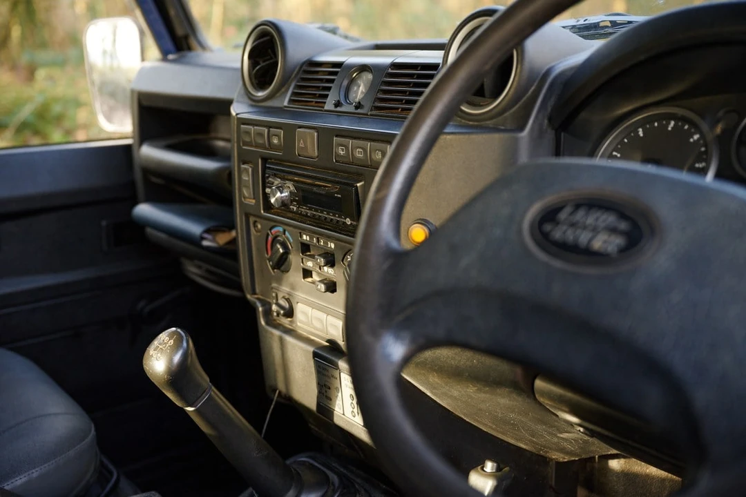 2010 Land Rover Defender 90 - Image 28 of 30