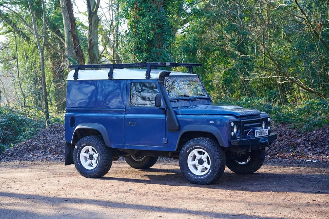 2010 Land Rover Defender 90 - Image 17 of 30